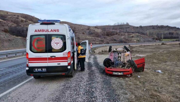 Çorum’un Alaca ilçesinde tarlaya uçan otomobildeki 2’si çocuk 3 kişi yaralandı